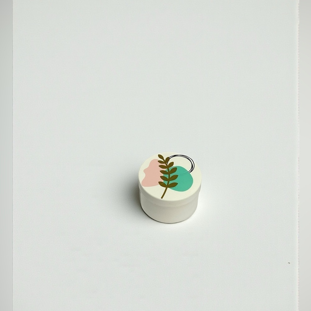 Small 3oz Plastic Container With Designed Lid
